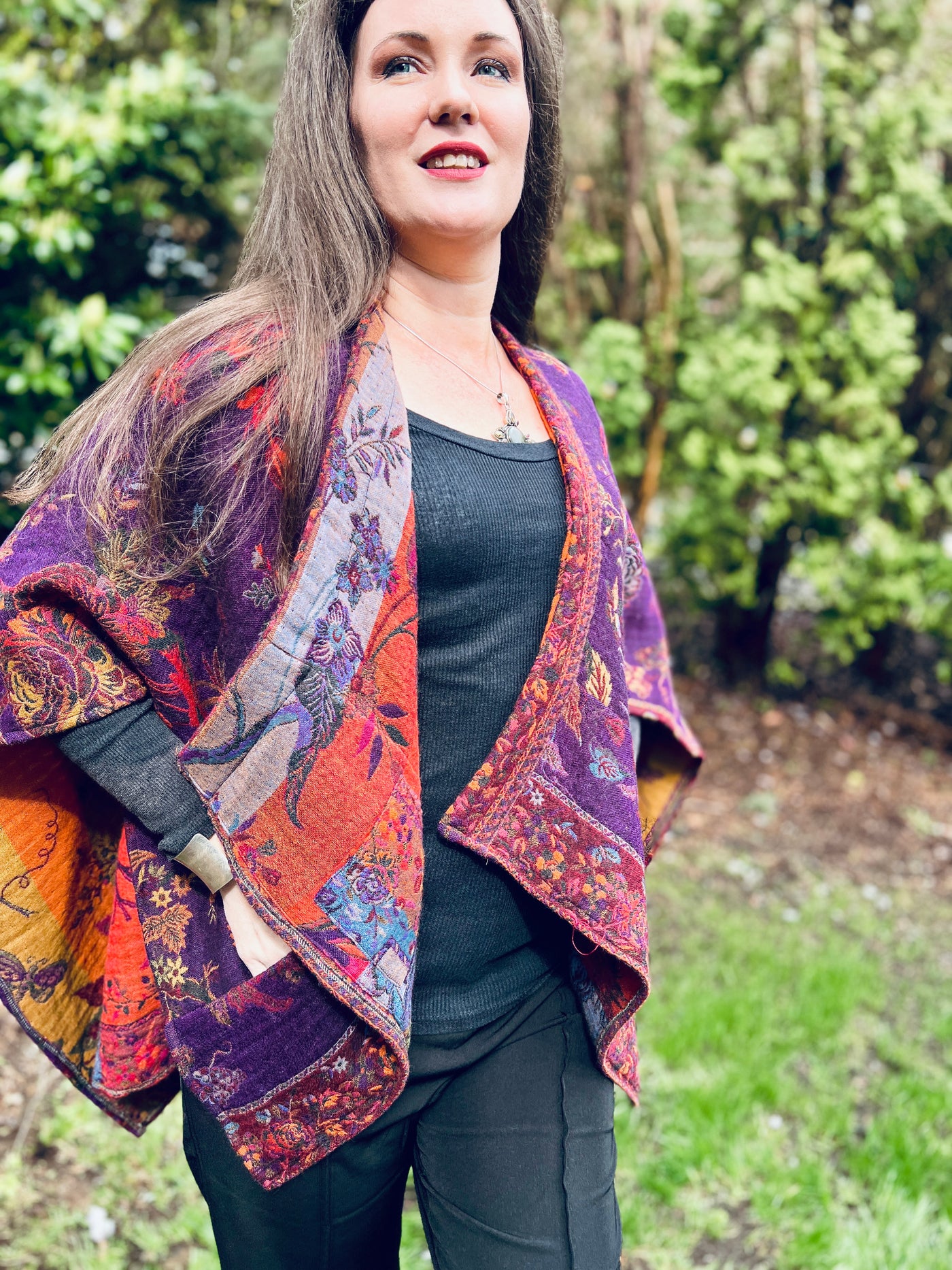 NEW ! In Style Regular Poncho in Reversible Plum Bird colors + Free Bag