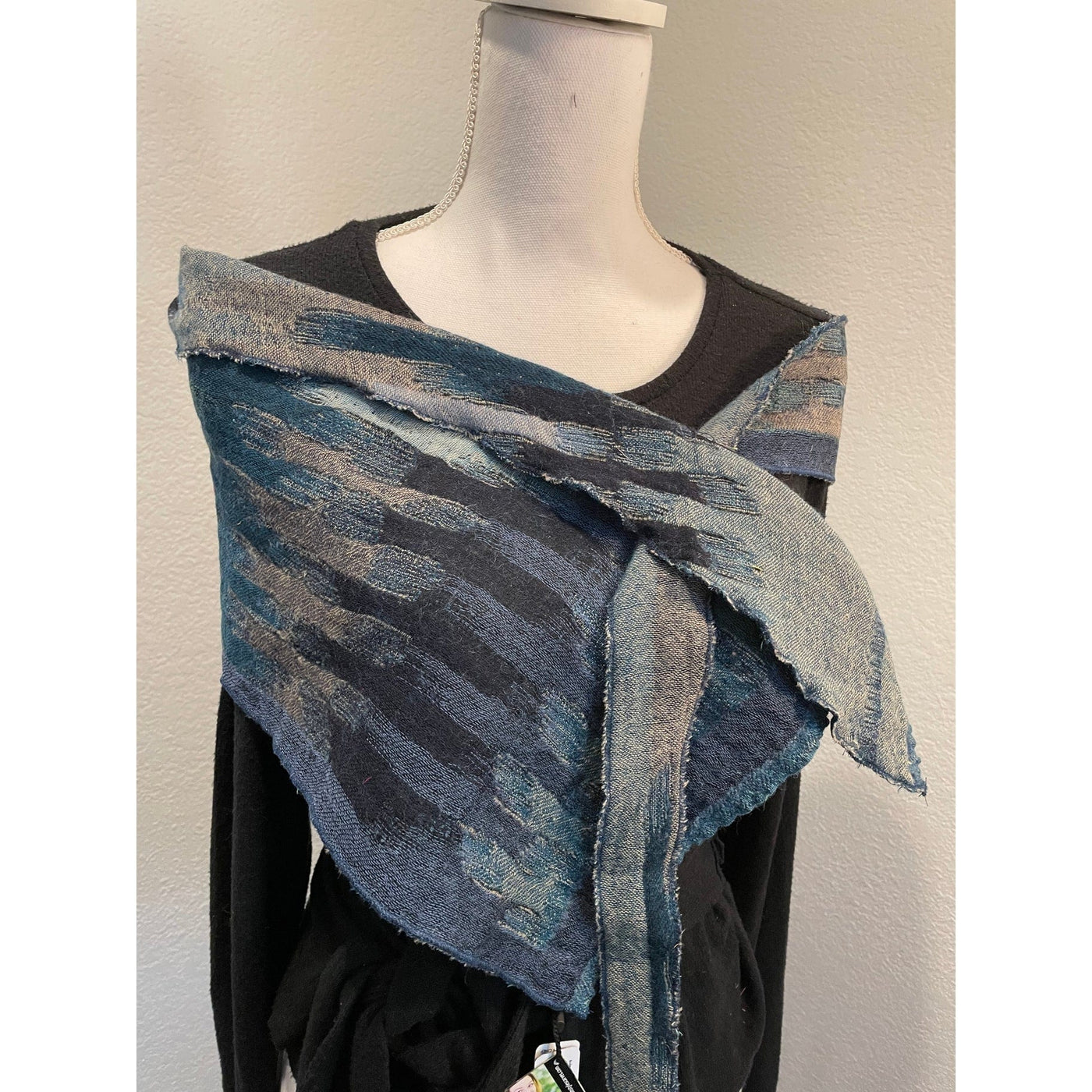 510/Morocco Blue Pointed scarf in Boiled Wool