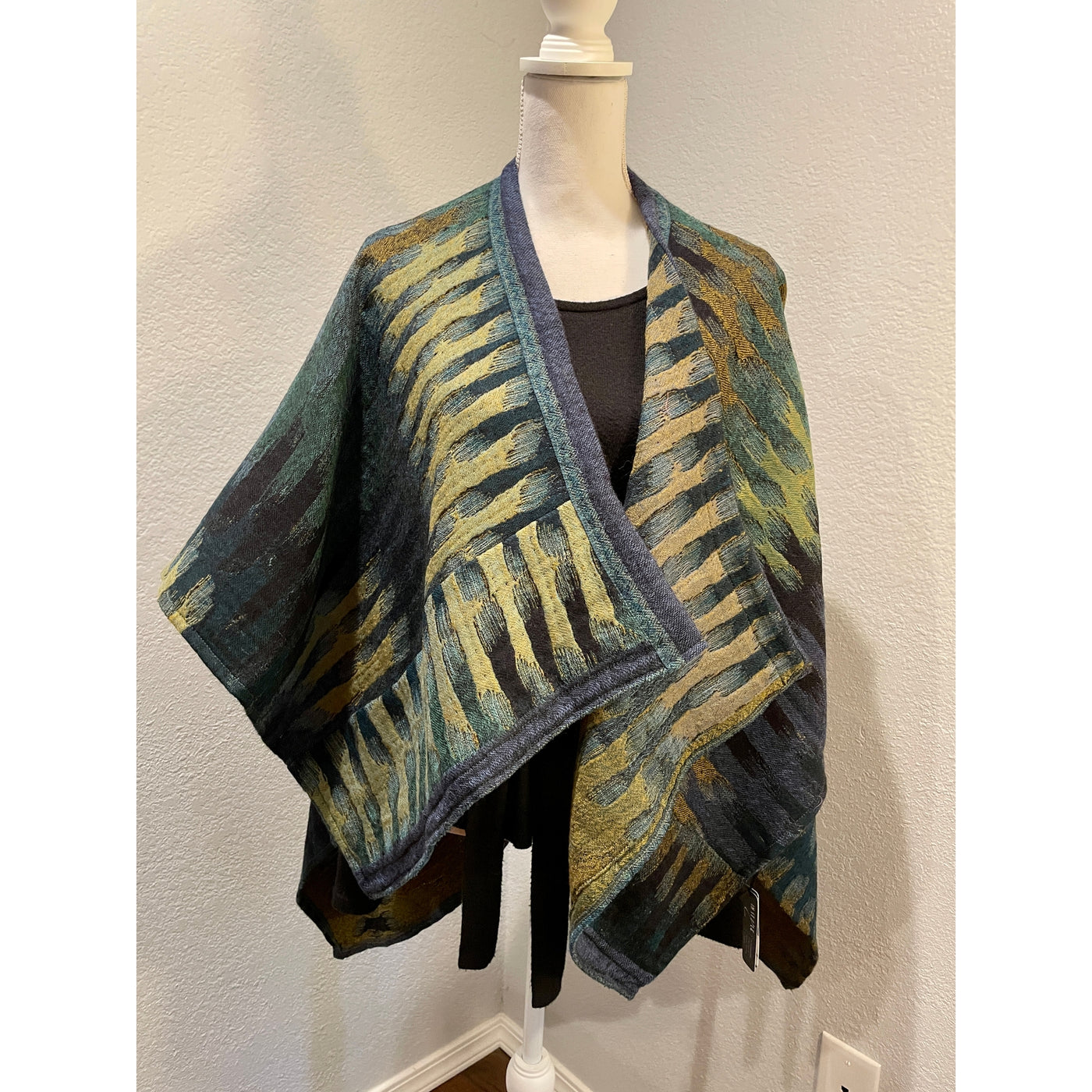 NEW ! In Style Regular Poncho in Reversible Morocco Green colors + Free Bag