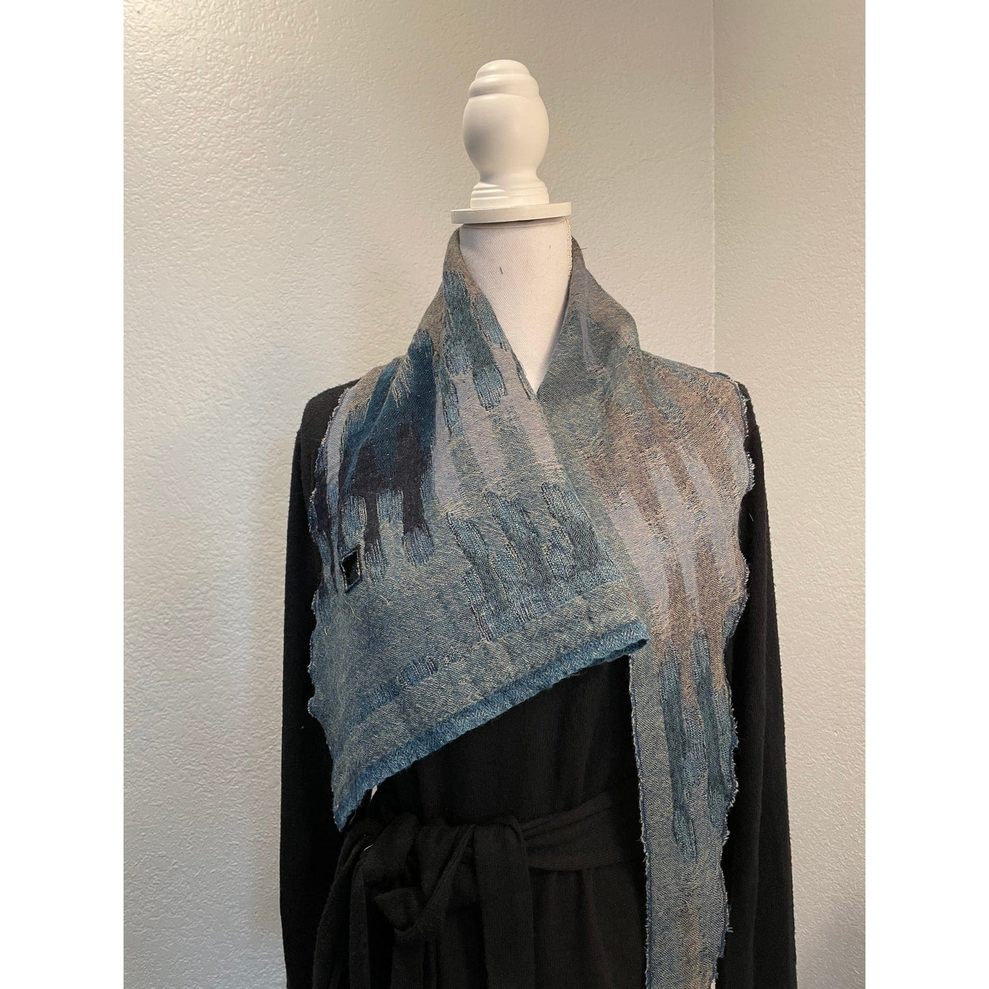 510/Morocco Blue Pointed scarf in Boiled Wool